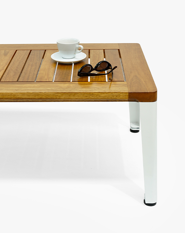 WB outdoor table